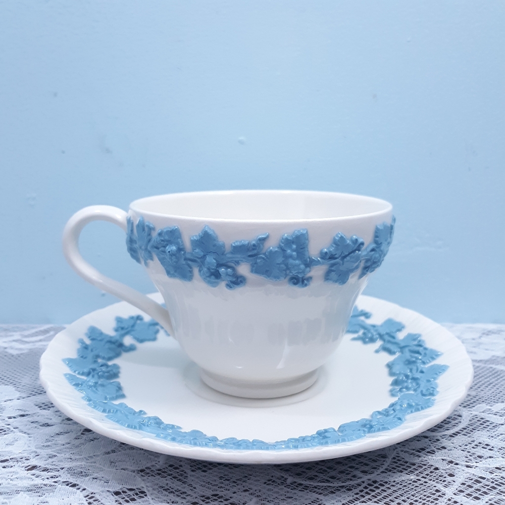 Wedgwood Queensware Lilac Blue Cream Seashell Edge Embossed Grapes Teacup Saucer - Picture 12 of 15